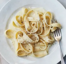Egg Noodle Nests & Alfredo Sauce pack
